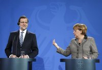 Merkel expresa "mucha confianza" en Rajoy y le apoya "con todas sus fuerzas" 