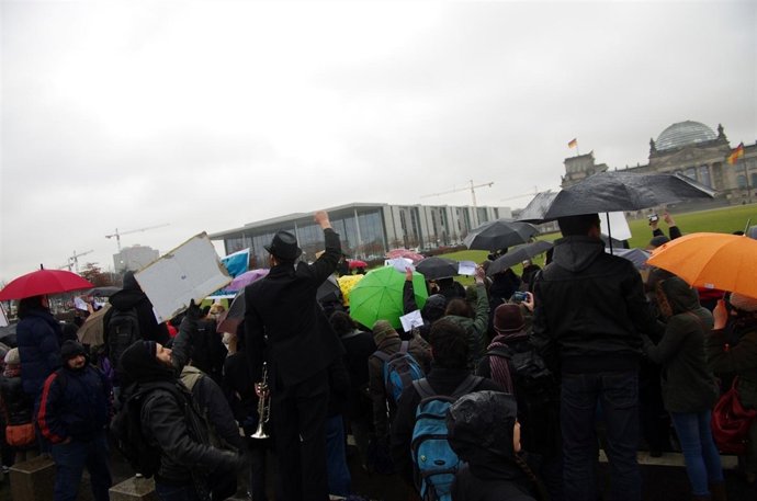 Protesta de españoles ante la Cancillería alemana. 4-2-2013.