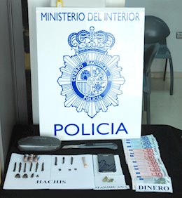 Droga y dinero intervenido por la Policía Nacional. 