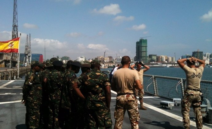 Militare españoles adiestran a marinos y policías tanzanos