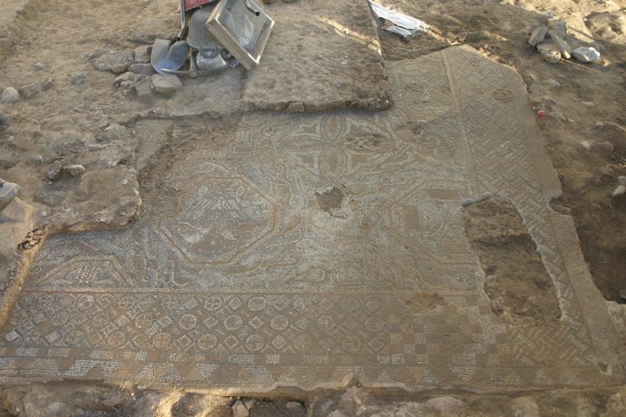 Un fragmento de mosaico de las villa romana descubierta bajo La Sagrera