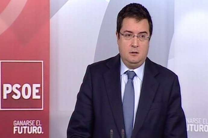 Óscar López: "Rajoy debe dimitir por el bien del país"