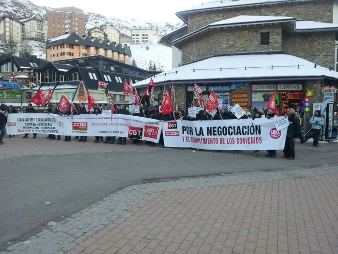 Trabajadores de Cetursa Remontes se concentran en Pradollano