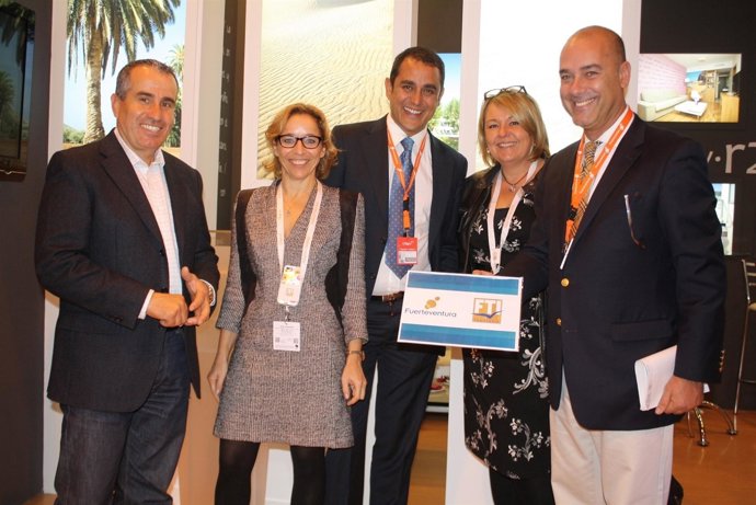 Presidente del Cabildo de Fuerteventura, Mario Cabrera, con representantes FTI