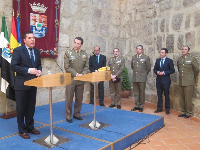 Firma de convenio con la UME