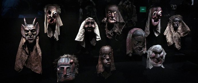 Maestros del Caos: Artistas y Chamanes'