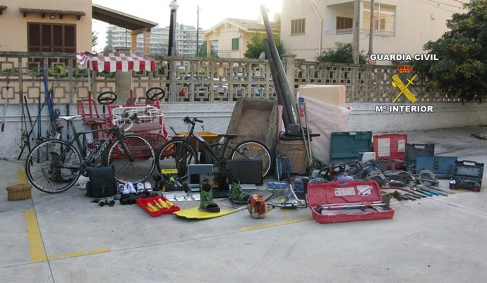 Objetos robados en varias viviendas de Alcúdia