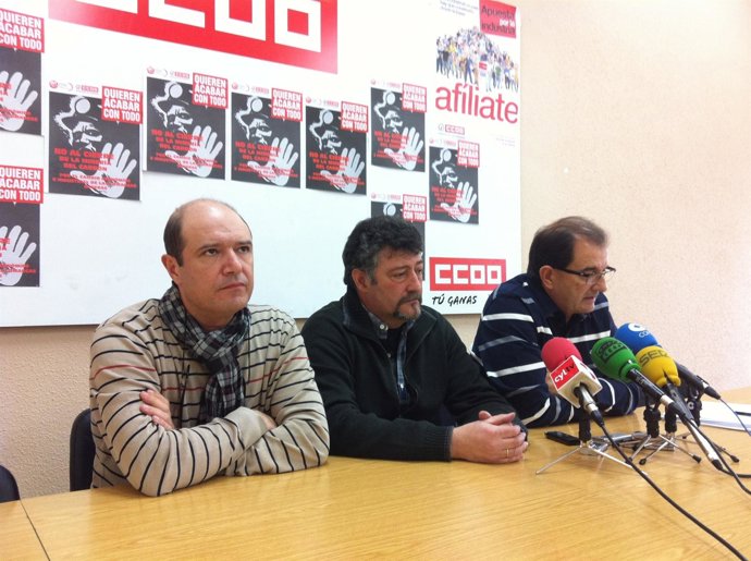Juan Carlos Álvarez Liébana (CCOO), Ángel Calvo (Acom) y Víctor Fernández (UGT)