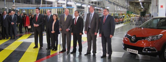 El Rey Don Juan Carlos inaugura la línea de producción del Renault Captur