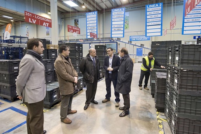 Zarraluqui visita las instalaciones de Decathlon en la Ciudad del Transporte.