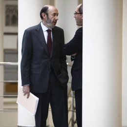 Rubalcaba en los pasillos del Senado