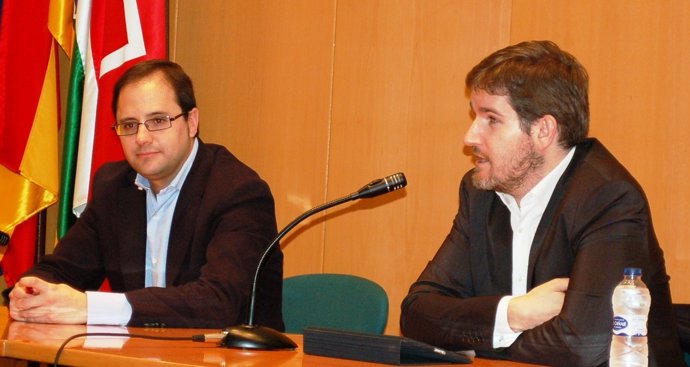 Secretario general PSOE, César Luena, y doctor en Sociología, Ignacio Urquizu