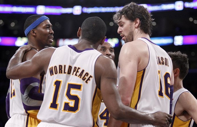 Pau Gasol, Metta World Peace, Bryant y Howard