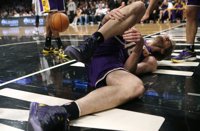 Baloncesto/NBA.- Pau Gasol se lesiona en la victoria de los Lakers ante los Nets
