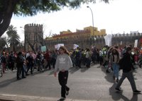 El segundo día de huelga de alumnos se salda con una adhesión por encima del 60% y "miles" de estudiantes en las calles
