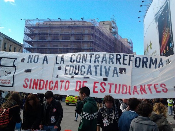 Cartel de la manifestación de estudiantes de secundaria contra la LOMCE