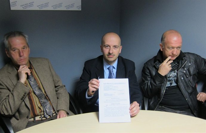 El abogado Juan José Sánchez y dos prejubilados de Mercasevilla