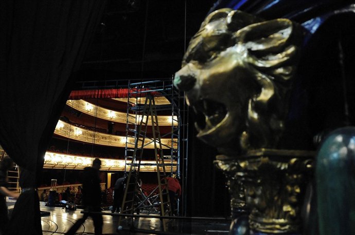 Montaje de 'La bella y la bestia'