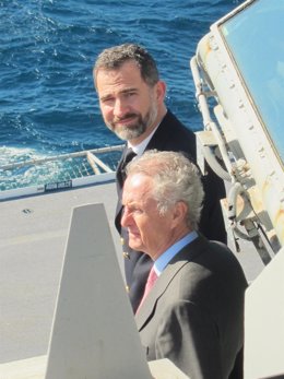 Felipe de Borbón junto al ministro de Defensa, Pedro Morenés