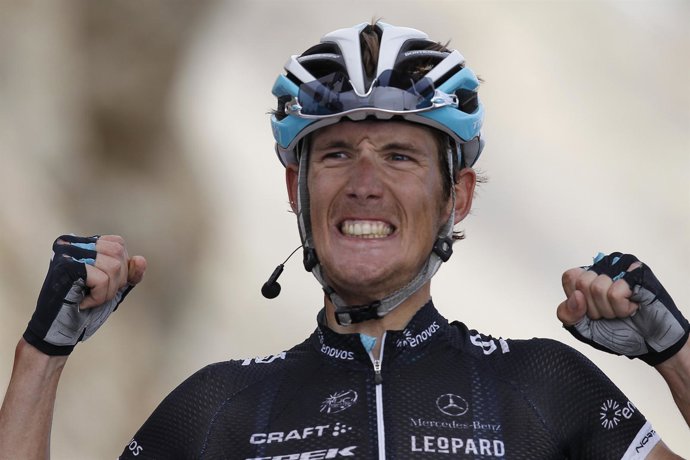 El Ciclista Luxemburgués Andy Schleck Celebra Su Victoria En El Galibier