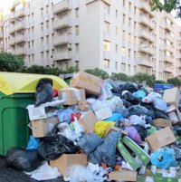 Más de 7.000 toneladas de basura se acumulan en Sevilla 