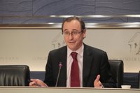 PP exige al PSOE "el mismo nivel de exigencia" con Andalucía, "donde se han robado 1.000 millones del dinero de parados"