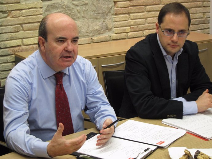 Gaspar Zarrías con el secretario del PSOE de La Rioja, César Luena