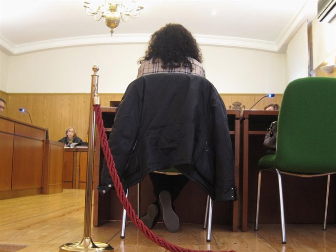 De espaldas, Marta Andrés Calleja, propietaria de Gracalsa.