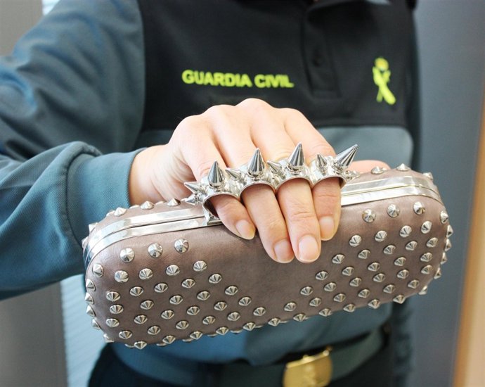 Bolsos con puño americano en el asa