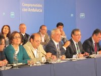 Arenas defiende la "honestidad intachable" de Rajoy y asegura que el PP está "orgulloso" de su dirección política