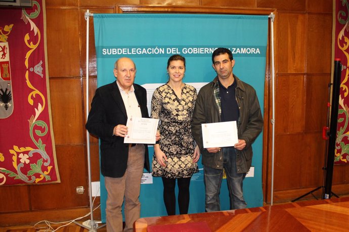 San Damián entrega los diplomas a dos radioaficionados de Zamora 