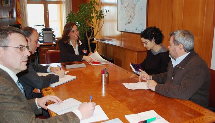 La directora general del Agua del MAGRAMA, Liane Ardiles, se reúne con EA