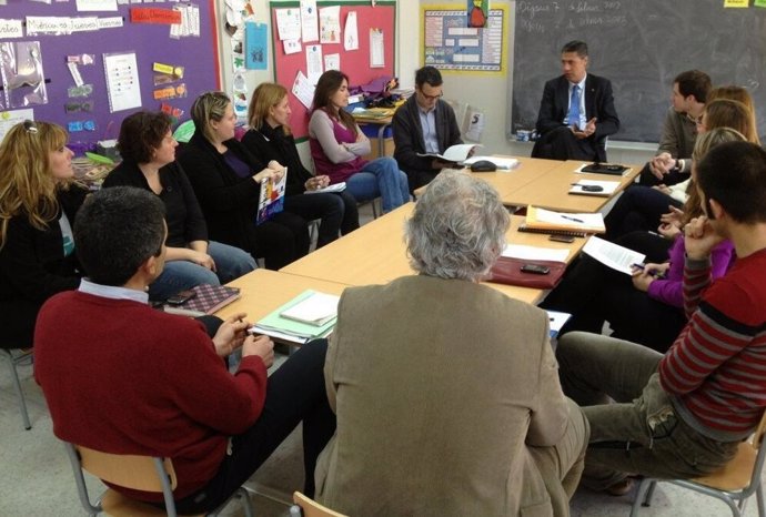 El alcalde de Badalona, X.García Albiol, se reúne con padres y profesores