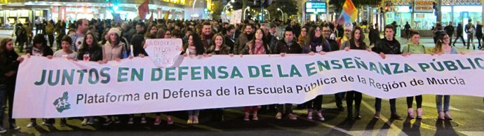 Estudiantes protestan en Murcia contra la LOMCE