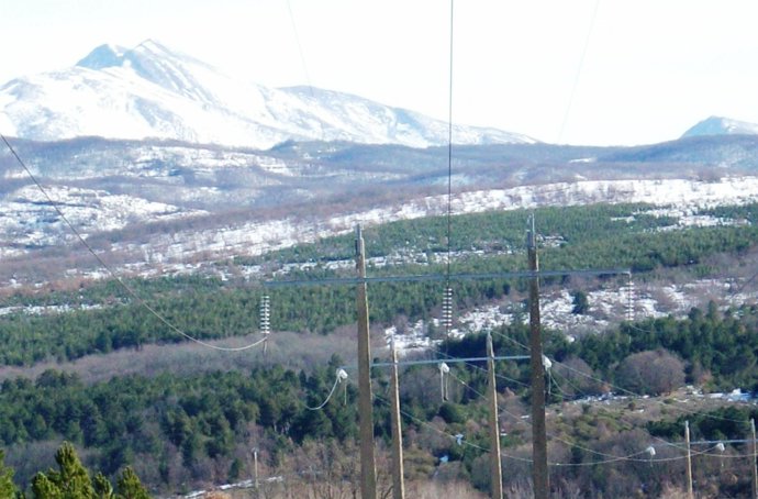 Línea de muy alta tensión