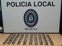 Dos detenidos tras incautarles cien bellotas de cannabis, algunas escondidas en los genitales