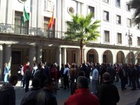 Centenares de pescadores del cerco se concentran ante la Subdelegación en Huelva y la próxima semana se reúnen con Pesca