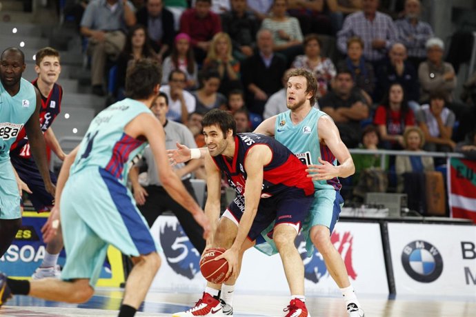 El Caja Laboral se impone al FC Barcelona Regal