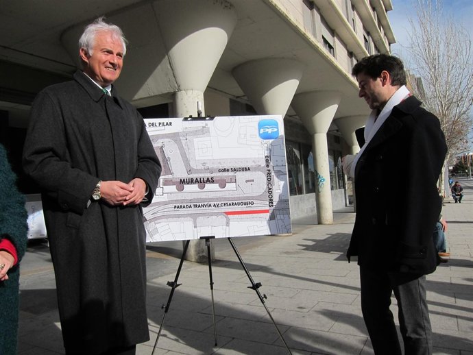 El portavoz del PP, Eloy Suárez y el concejal Sebatián Contín