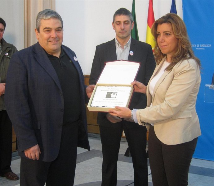 Susana Díaz recoge la dintinción del Movimiento contra la Intolerancia