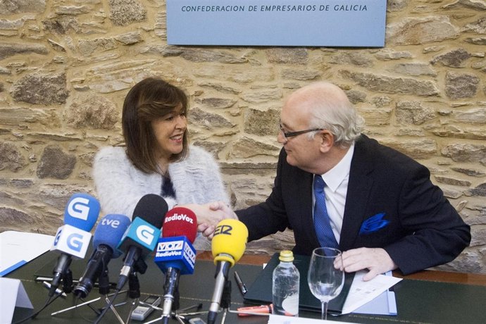 A conselleira de Traballo e Benestar, Beatriz Mato, e o presidente da Confederac