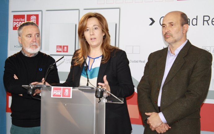 Representantes del PSOE en rueda de prens