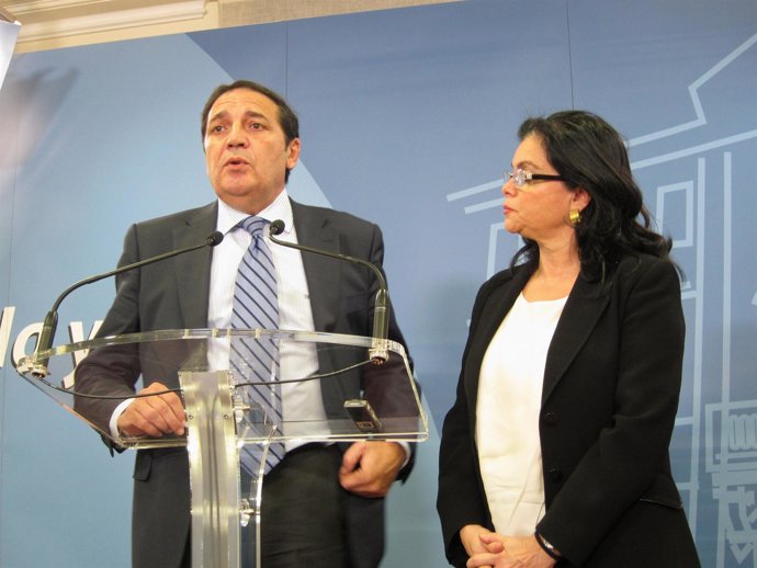 Sáez Aguado y Carmen Peña, tras reunirse con Juan Vicente Herrera.