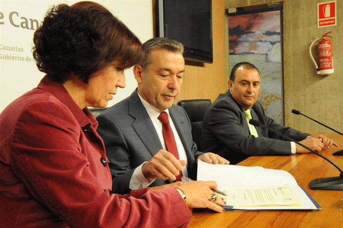 Rojas, Rivero y Plasencia, en la firma del acuerdo