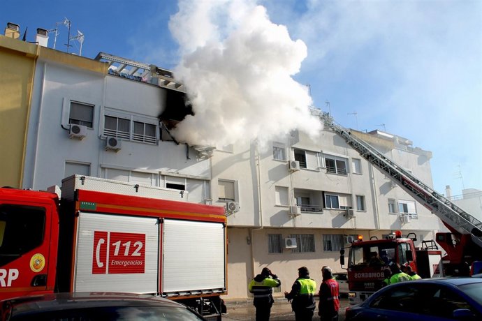 Incendio de una vivienda en Tomares