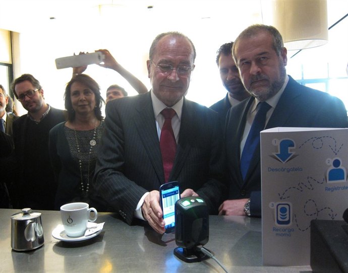 El alcalde de Málaga prueba Momo Pocket