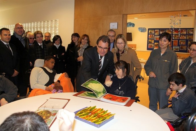 Mas inaugura la residencia Sant Gregori