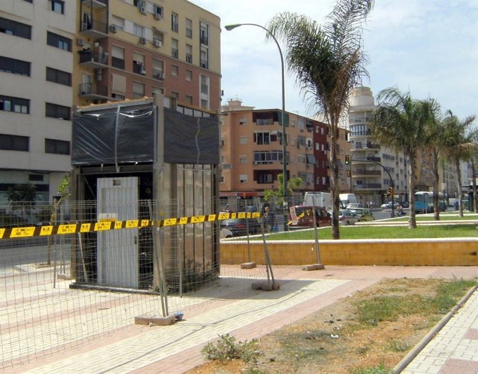 Uno De Los Ascensores De La Línea 2 Del Metro