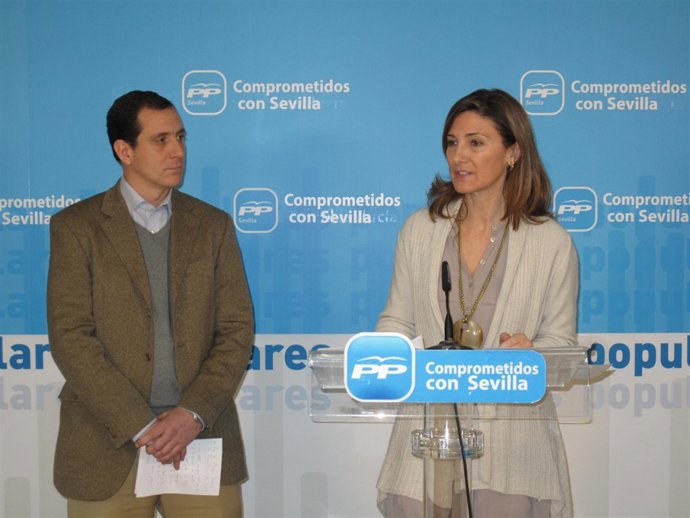 Los populares en rueda de prensa.