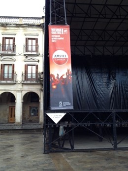 Cartel colocado en Vitoria.
